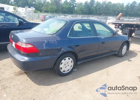 2000 Honda Accord 2.3 Lx from USA, damaged, VIN 1HGCG6658YA069556